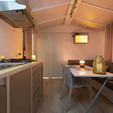 Mobil-home Cosy Avec Terrasse - 5 Personnes - Api-1-52-822 *